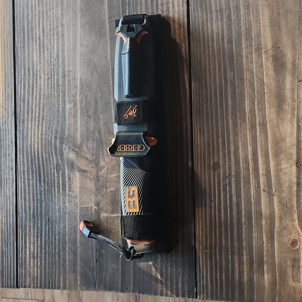 Gerber Bear Grylls survival knife